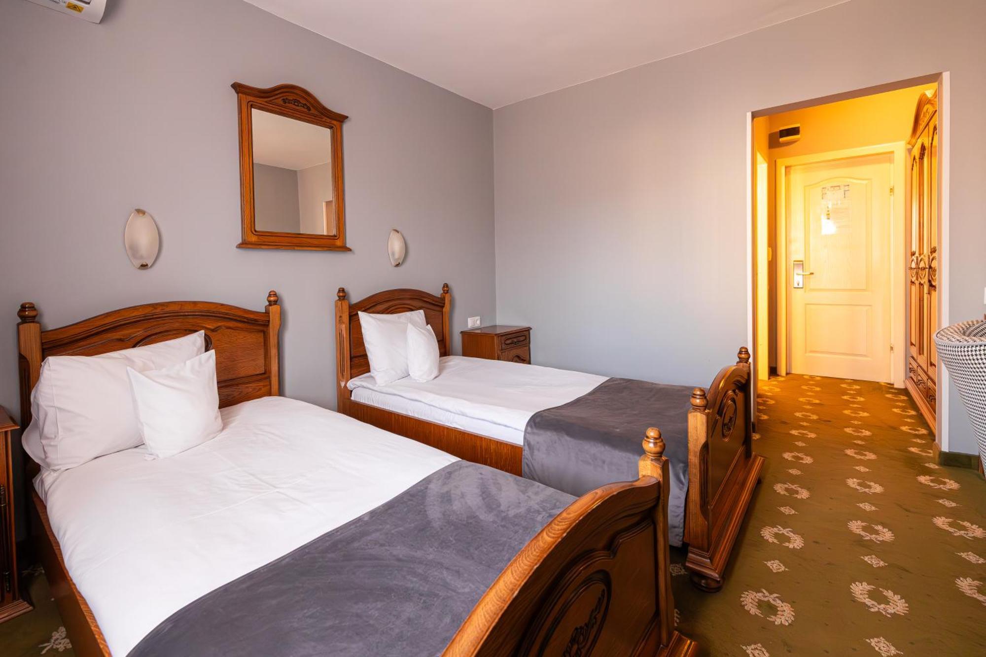 Hotel Brilliant Meses Zalau Exterior photo