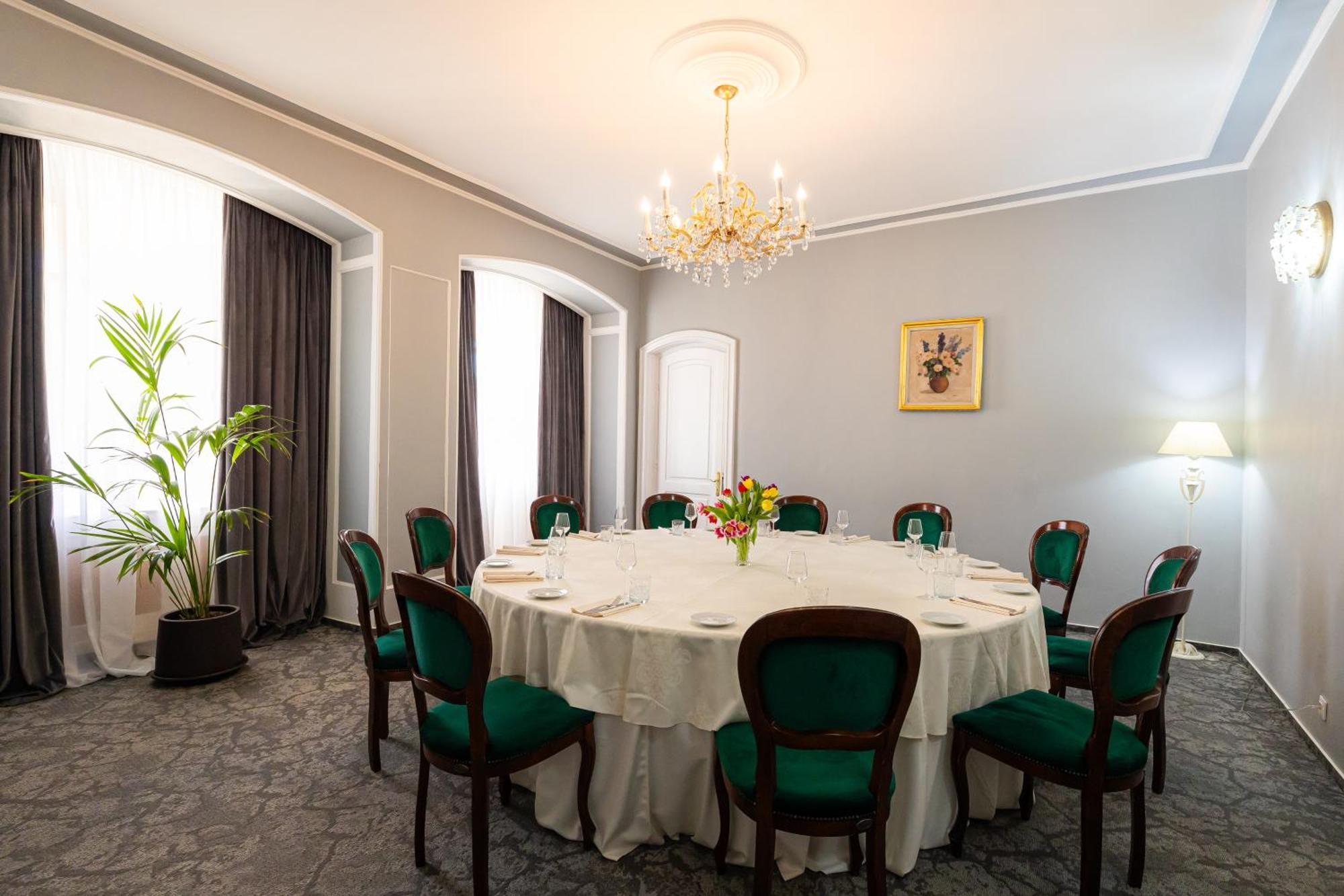 Hotel Brilliant Meses Zalau Exterior photo