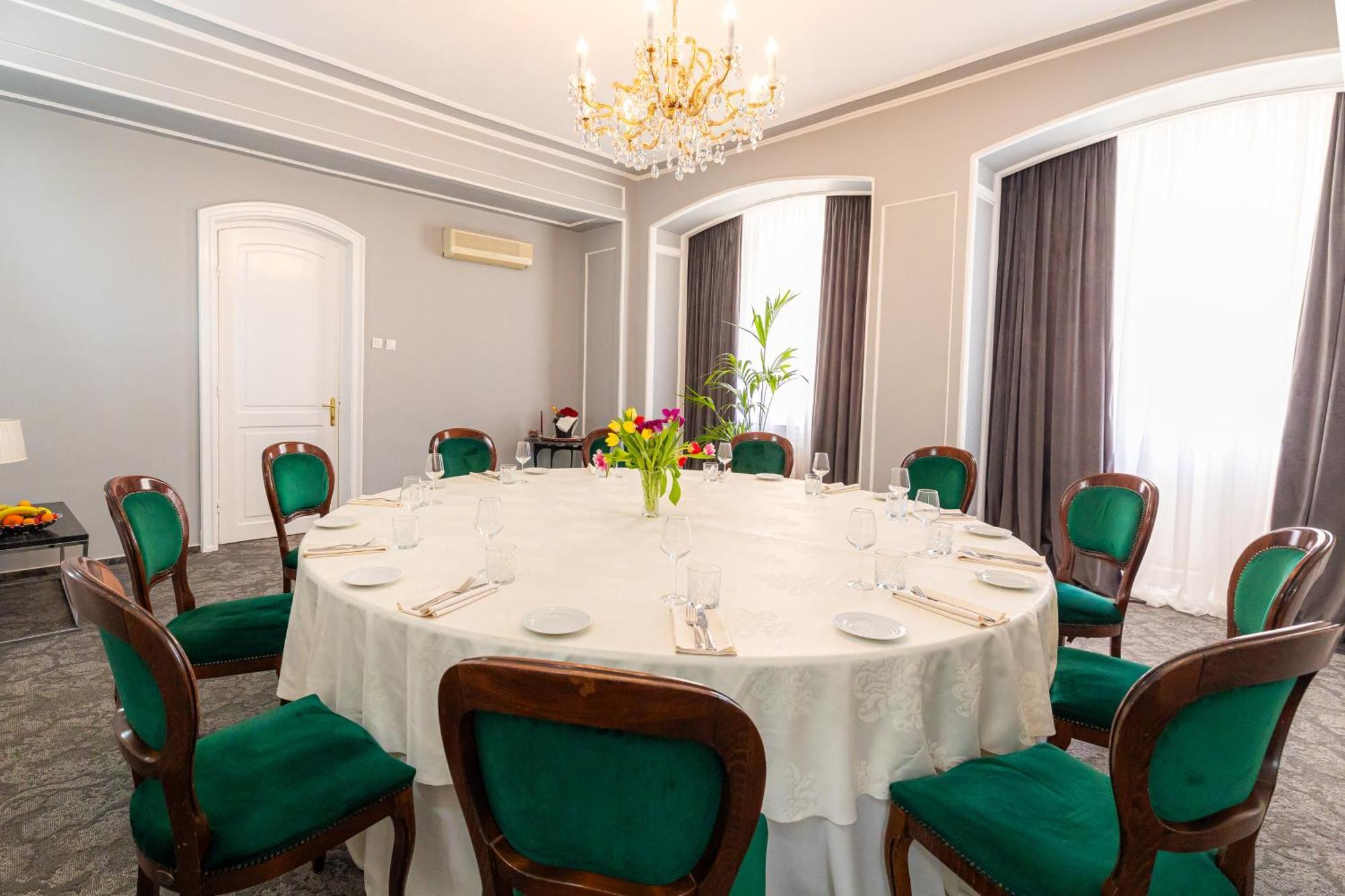 Hotel Brilliant Meses Zalau Exterior photo