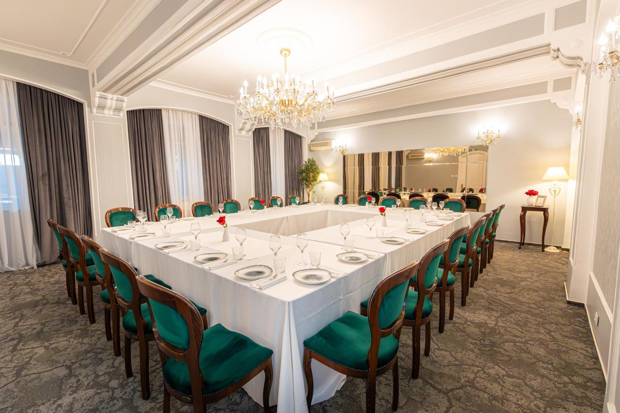 Hotel Brilliant Meses Zalau Exterior photo
