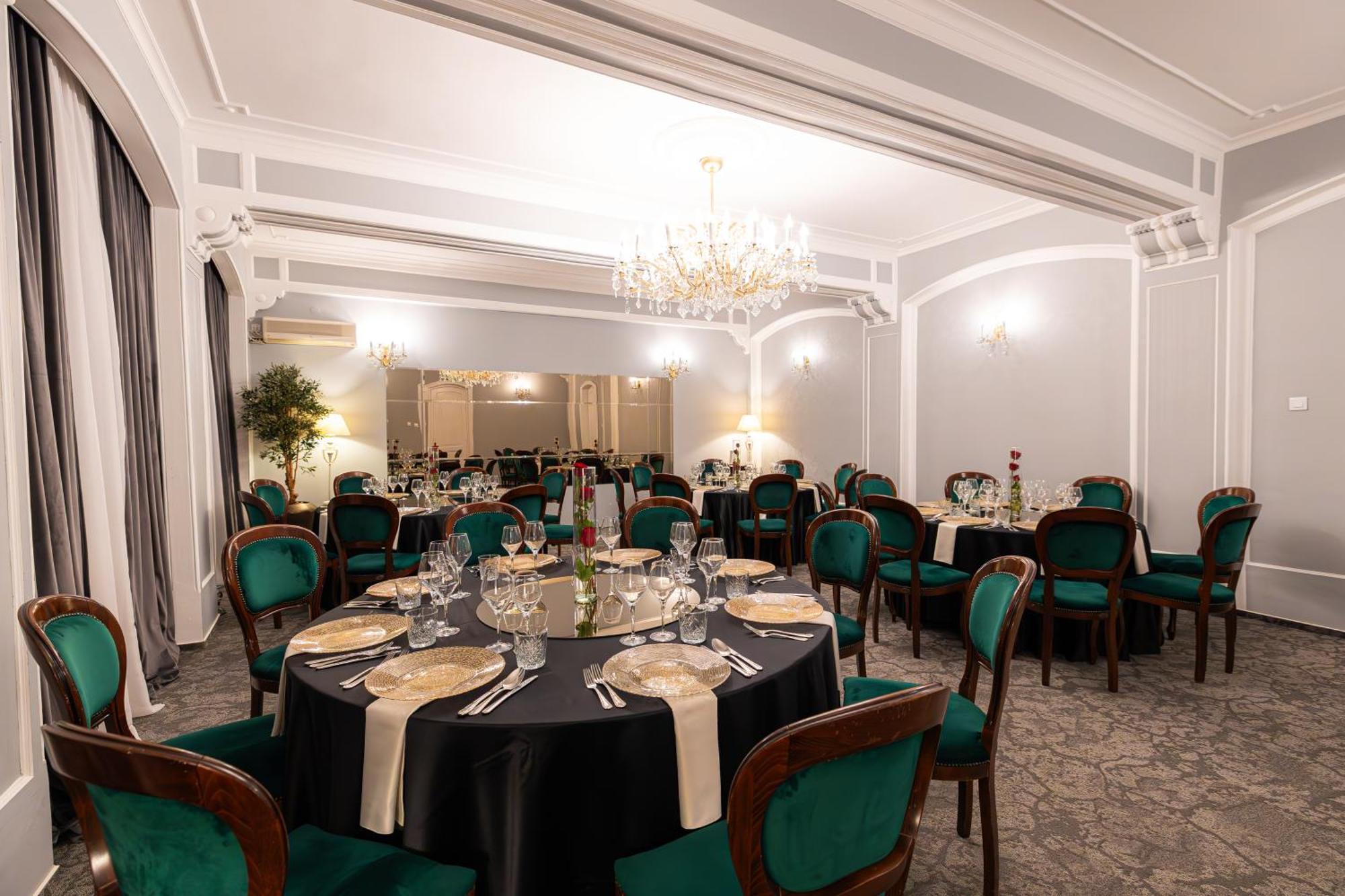 Hotel Brilliant Meses Zalau Exterior photo