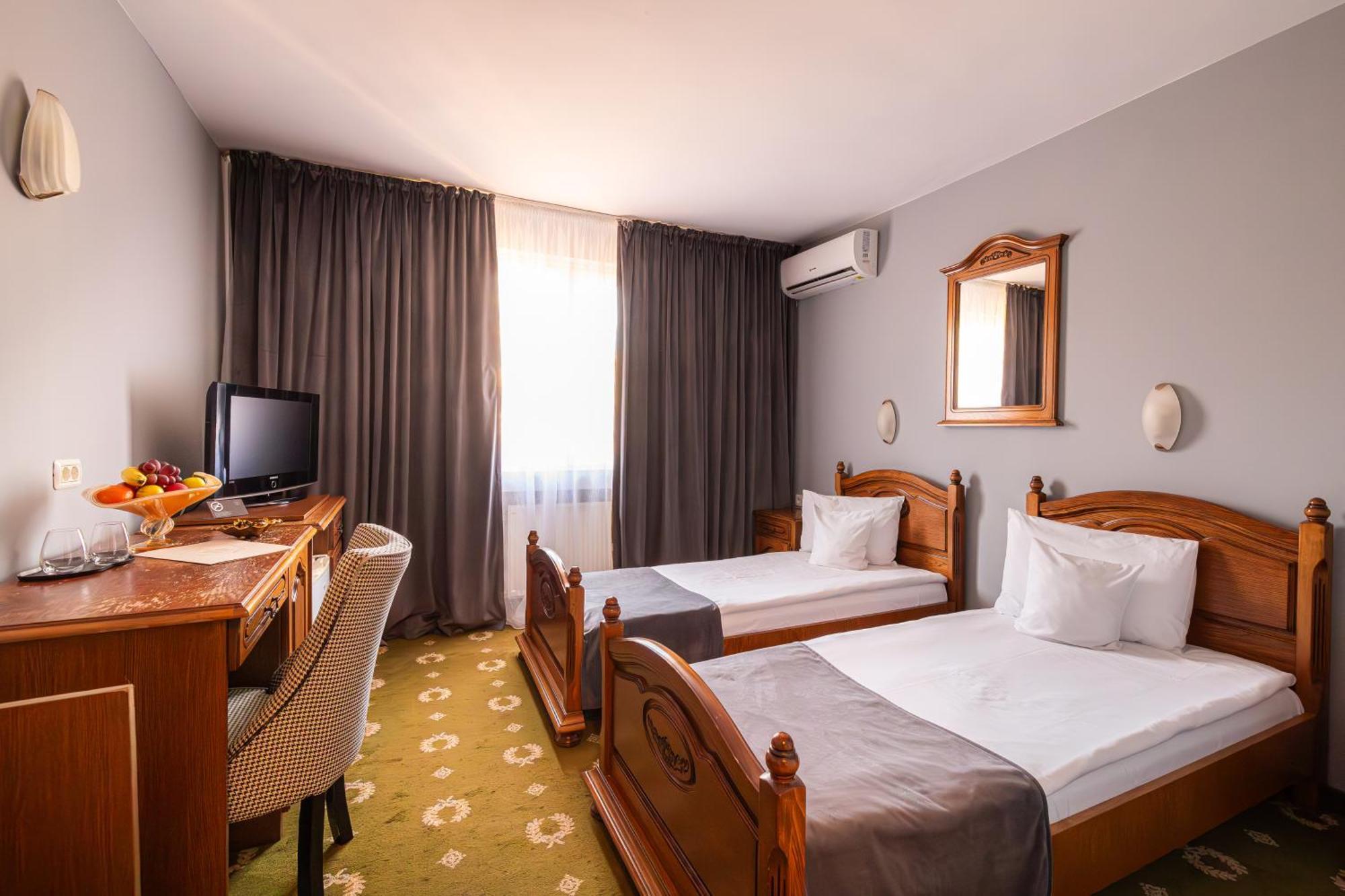 Hotel Brilliant Meses Zalau Exterior photo