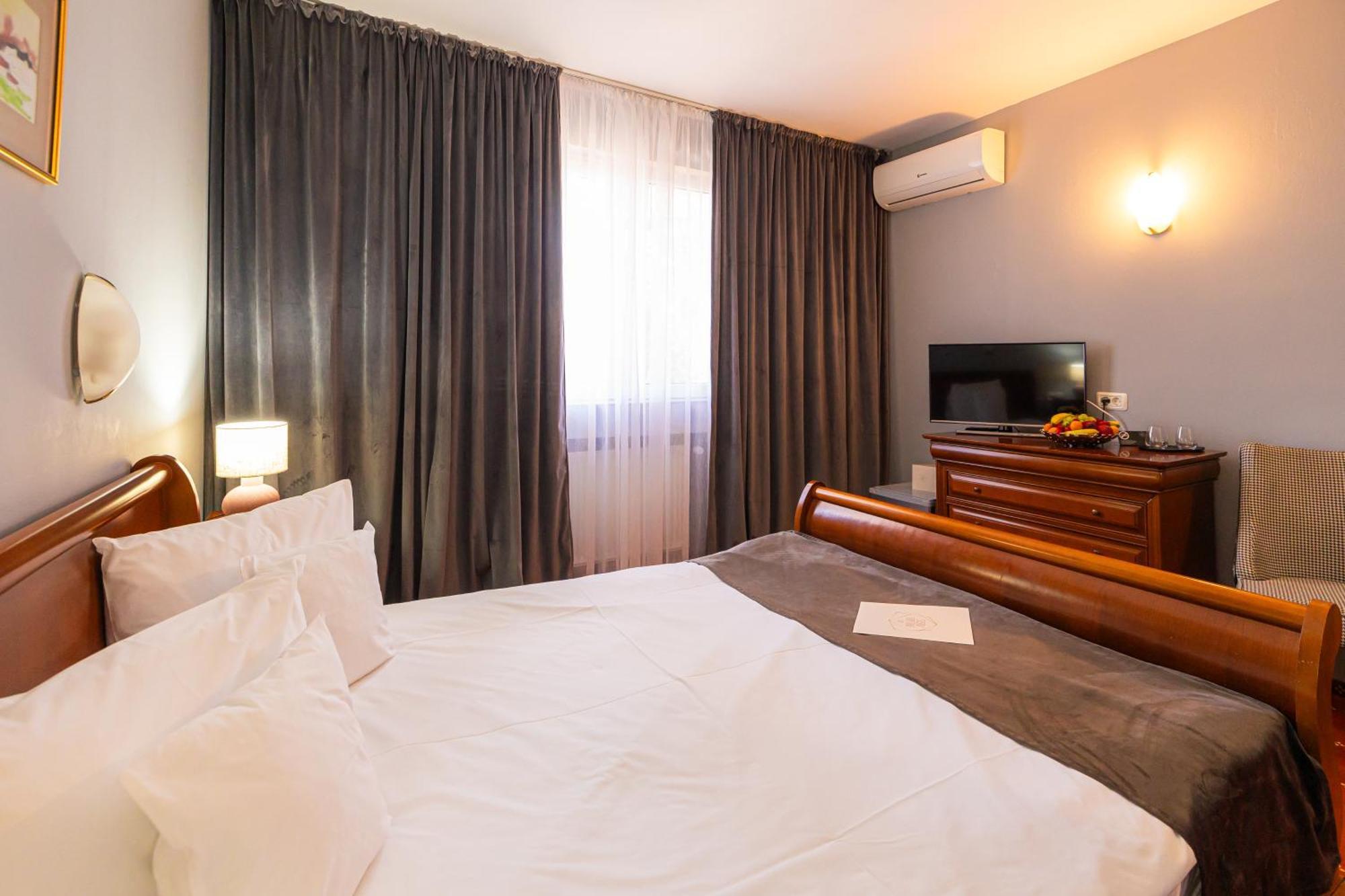 Hotel Brilliant Meses Zalau Exterior photo